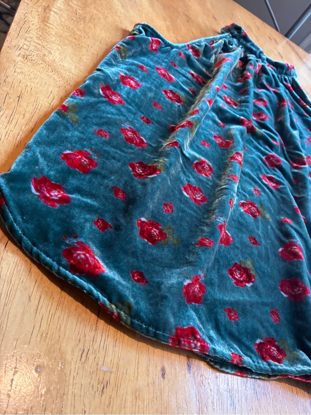 LOFT Teal Velvet Halter Tank with Red Rose Print NWT - Picture 4 of 13